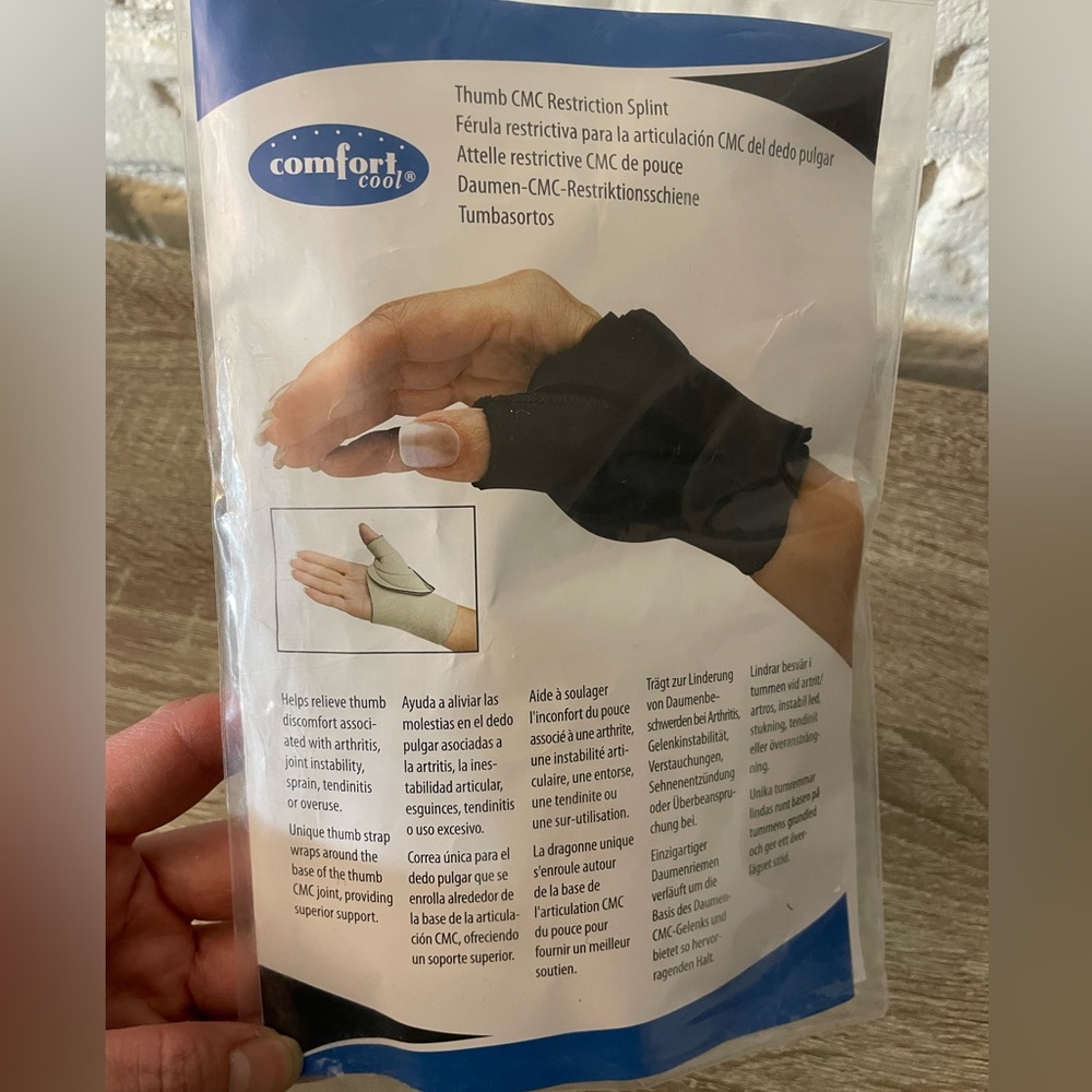 Brand new Comfort Cool Thumb CMC Restriction Splint, Right Hand, Size Small